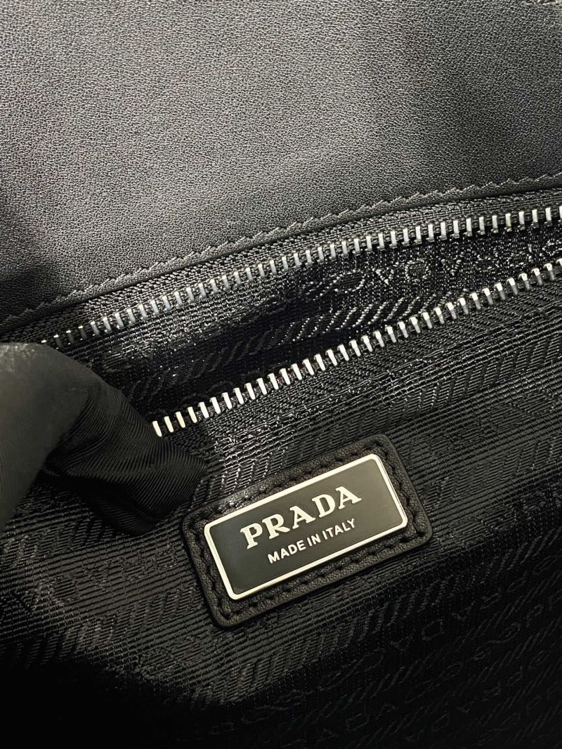Pra*a tote bags
